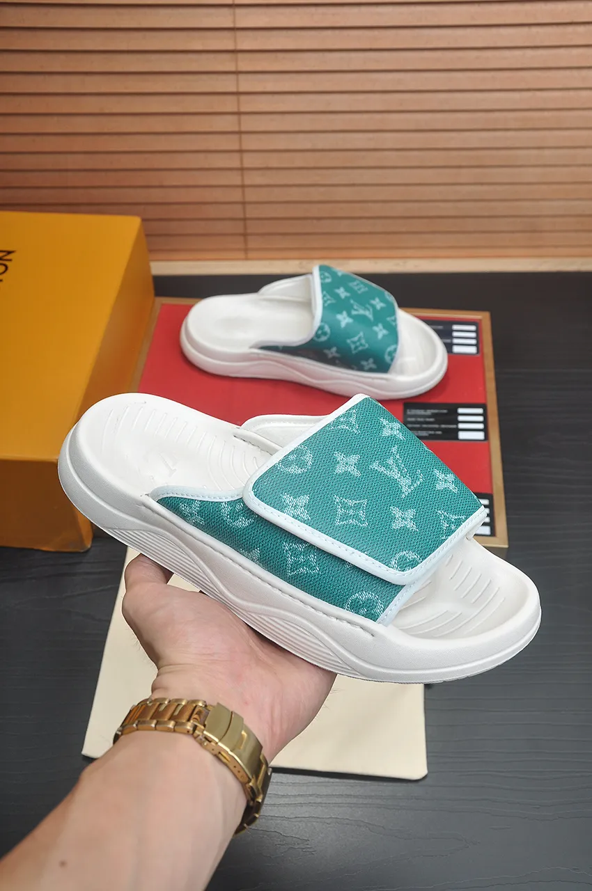 Men's men's shoes 💰340💶 [Louis Vuitton LV slippers] (high-end cowhide) counter 1:1 fashion style, a must-have for summer! The designer used LV’s iconic outsole. The original simple slippers instantly become fashionable! The upper is made of flexible special cowhide leather straps alternately, and the workmanship is exquisite! A must-have for stylish men in summer, size 38-45 (45 customized)